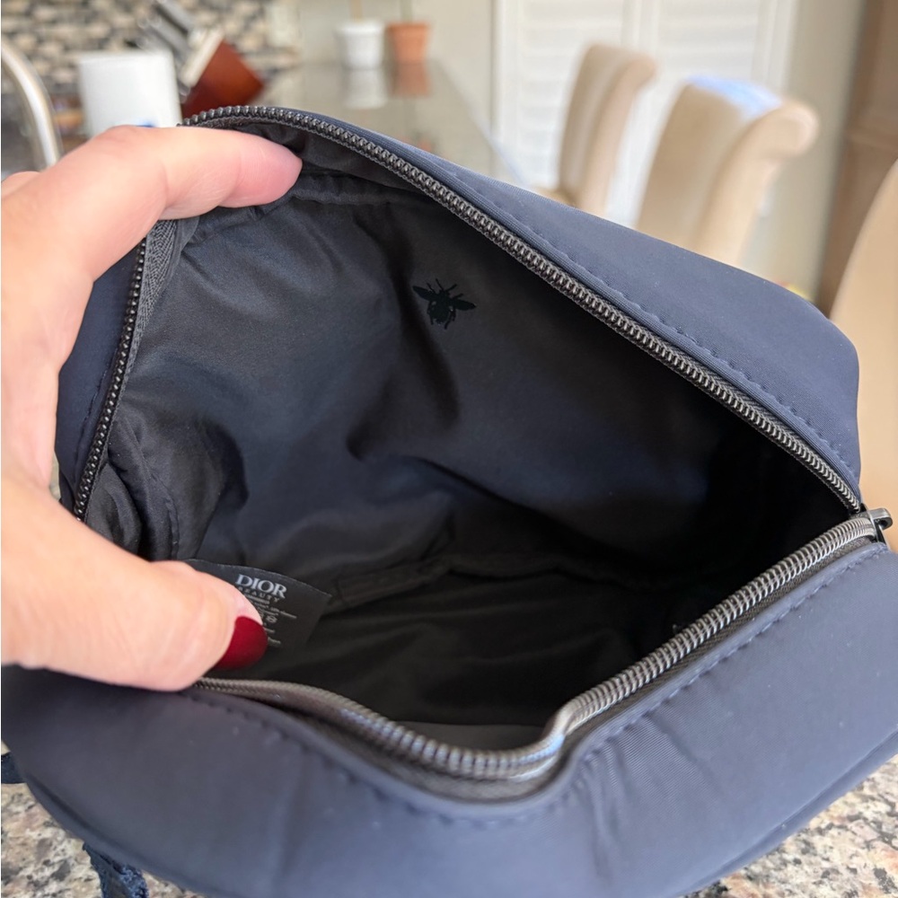 Dior Men's Midnight Blue Toiletry Bag - Picture 5 of 9
